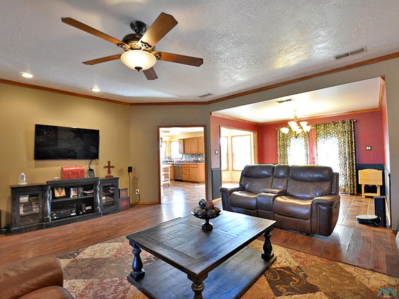 4th image of 1312 Oakwood Cir