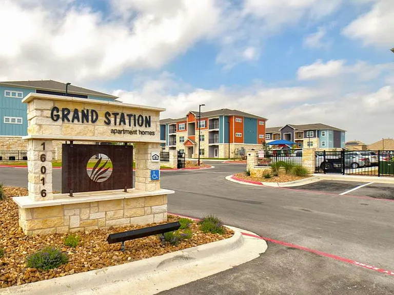 Grand Station Apartments — Photo 1