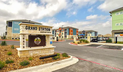 Grand Station Apartments Photo 1