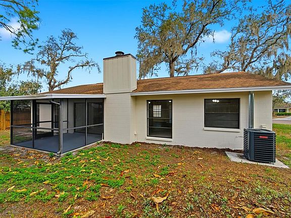 4th image of 727 Isleton Dr