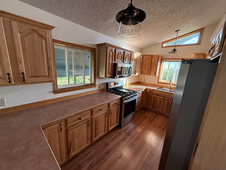 4945 De Armoun Rd — Photo 4