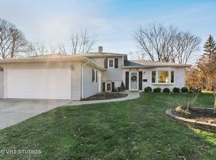 1082 Sussex Ln, Wheaton, IL 60189