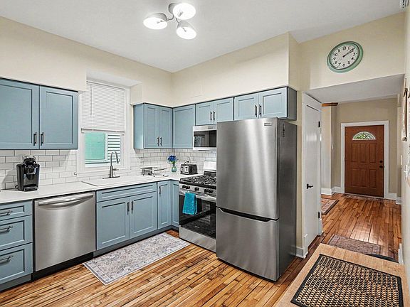 3rd image of 621 Newton Ave N