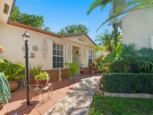 8300 NW 193rd Ln, Hialeah, FL 33015