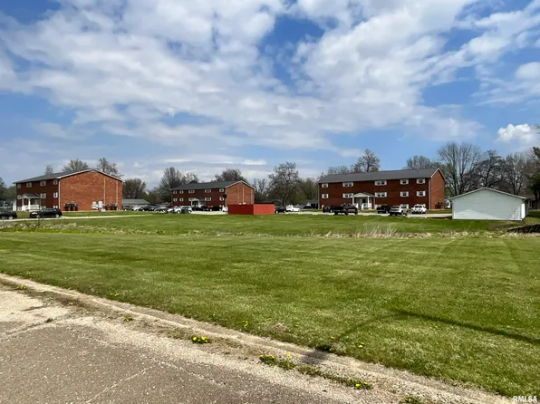 555 Roddy Rd, Salem, IL 62881