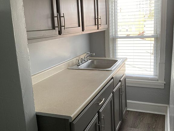 3rd image of 25 Weeden St Unit 3R