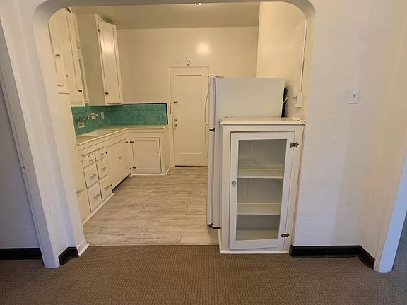 3rd image of 658 Temple Ave