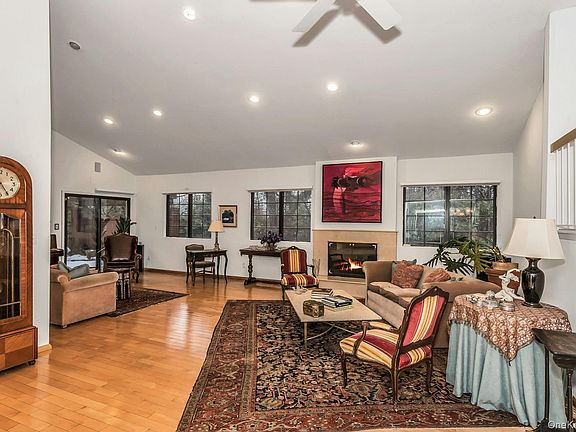 5th image of 232 Linnet Court
