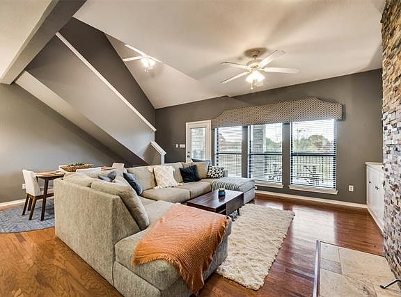 4th image of 27100 Meadowmore Ct