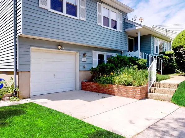 60 Dawn Dr, Mount Holly, NJ 08060