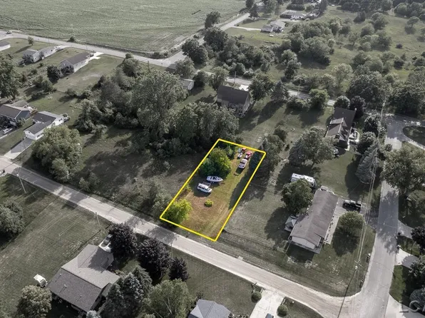 104 Bennington Ln, Brooklyn, MI 49230