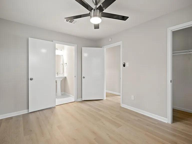 2122 Stadium Dr — Photo 17