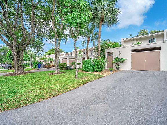 3rd image of 3073 N Palm Aire Drive #3073