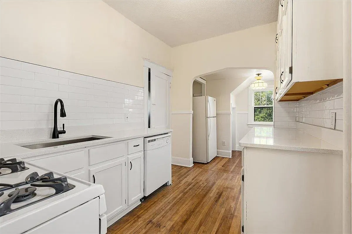 2 bed, 980 sqft, $1,850 — Photo 2