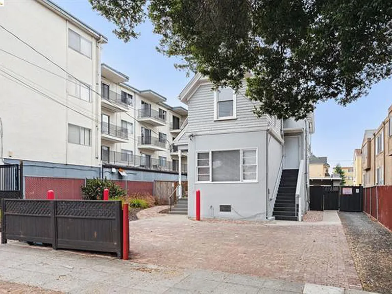 2222 Haste St — Photo 37