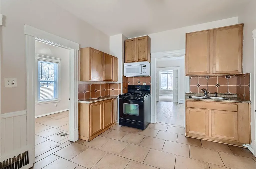 3 bed, 900 sqft, $1,425 — Photo 1