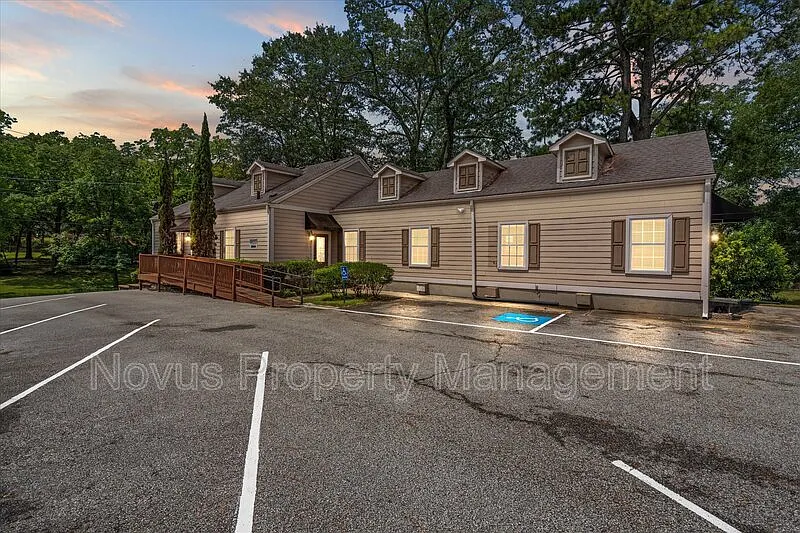 Studio, 2500 sqft, $2,500 — Photo 2