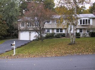 15 Pelham St, Billerica, MA 01821