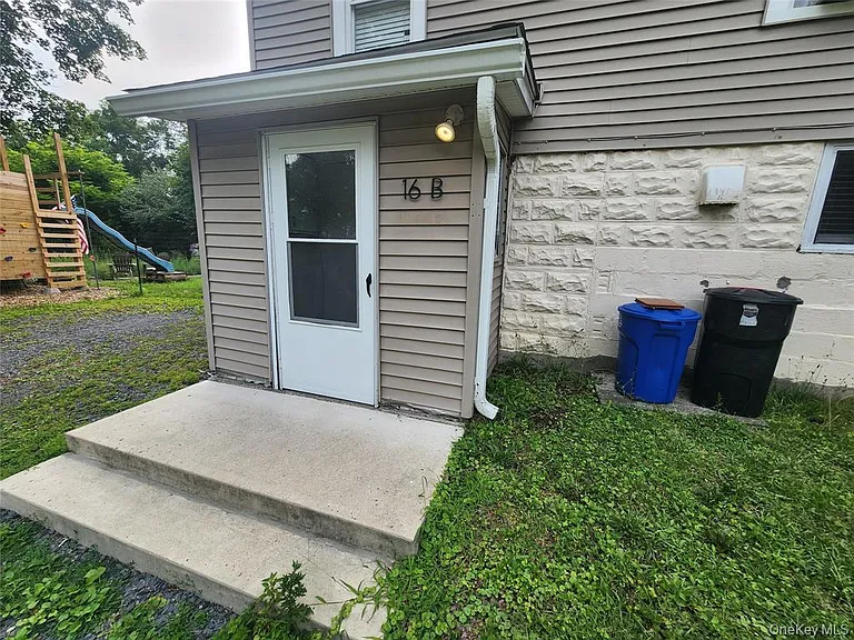 16 Ardmore St #B — Photo 2