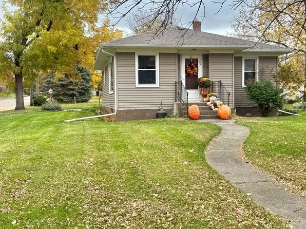 303 2nd St SW, Renville, MN 56284