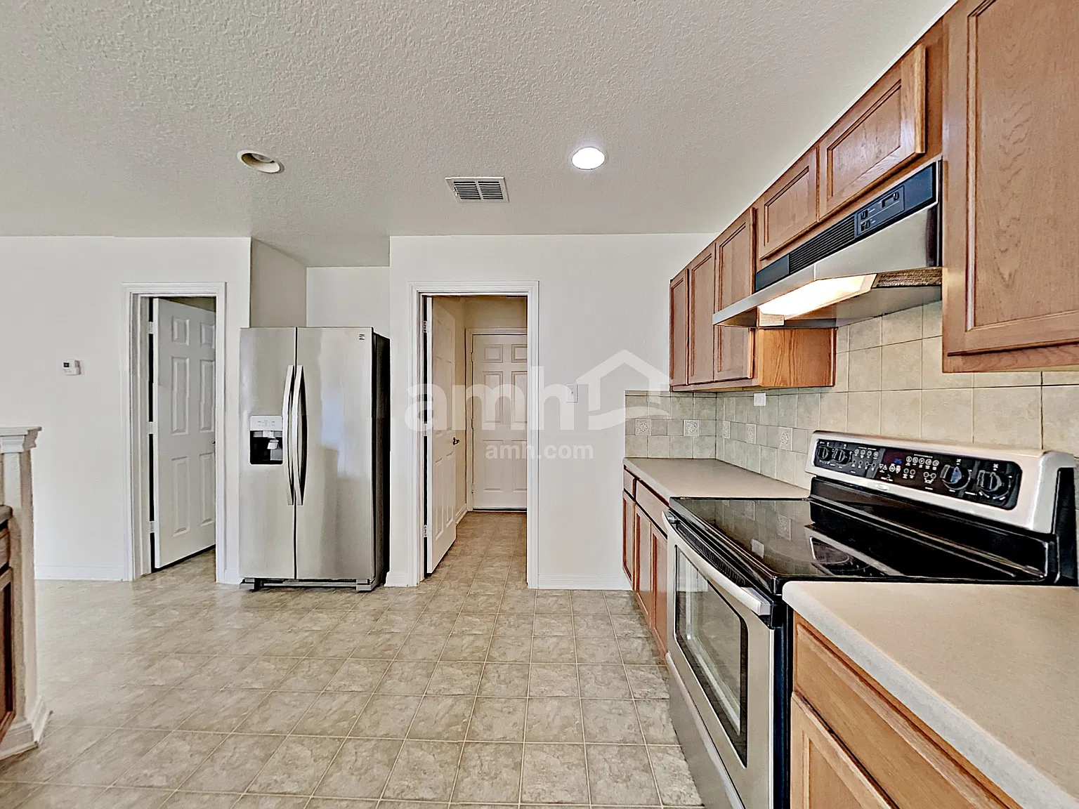 4 bed, 2.5 bath, 2262 sqft, $2,095 — Photo 3