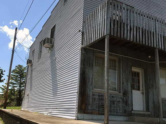 2nd image of 401 N Hasson St