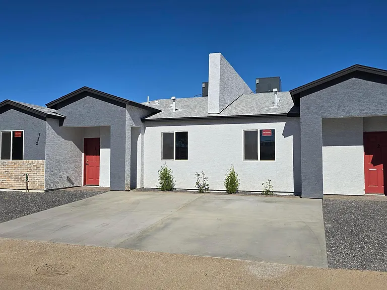 732 E Carol Ave — Photo 1