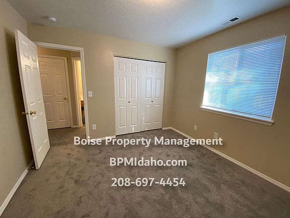 5th image of 118 W Ogden Ave