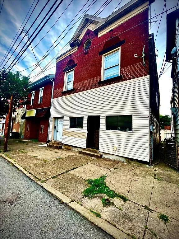744 Lorenz Ave photo 1