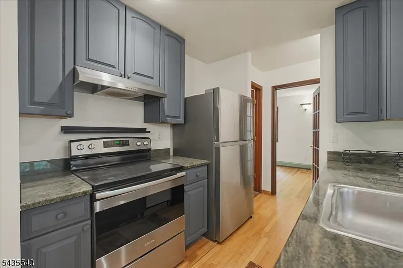3 bed, 3.0 bath, $2,650 — Photo 4