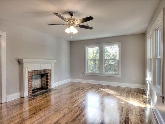 5th image of 126 Aubrey St