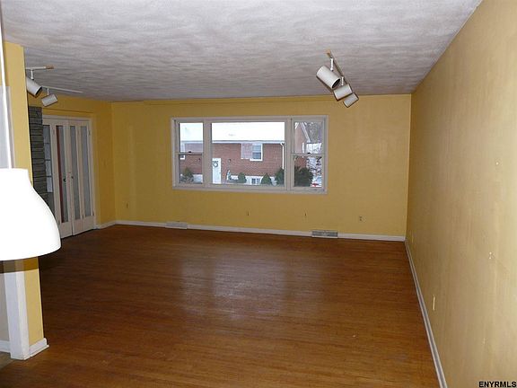3rd image of 45 Garden Ave