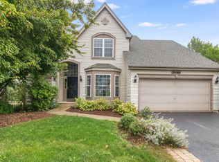 39W060 Shannon Sq, Geneva, IL 60134