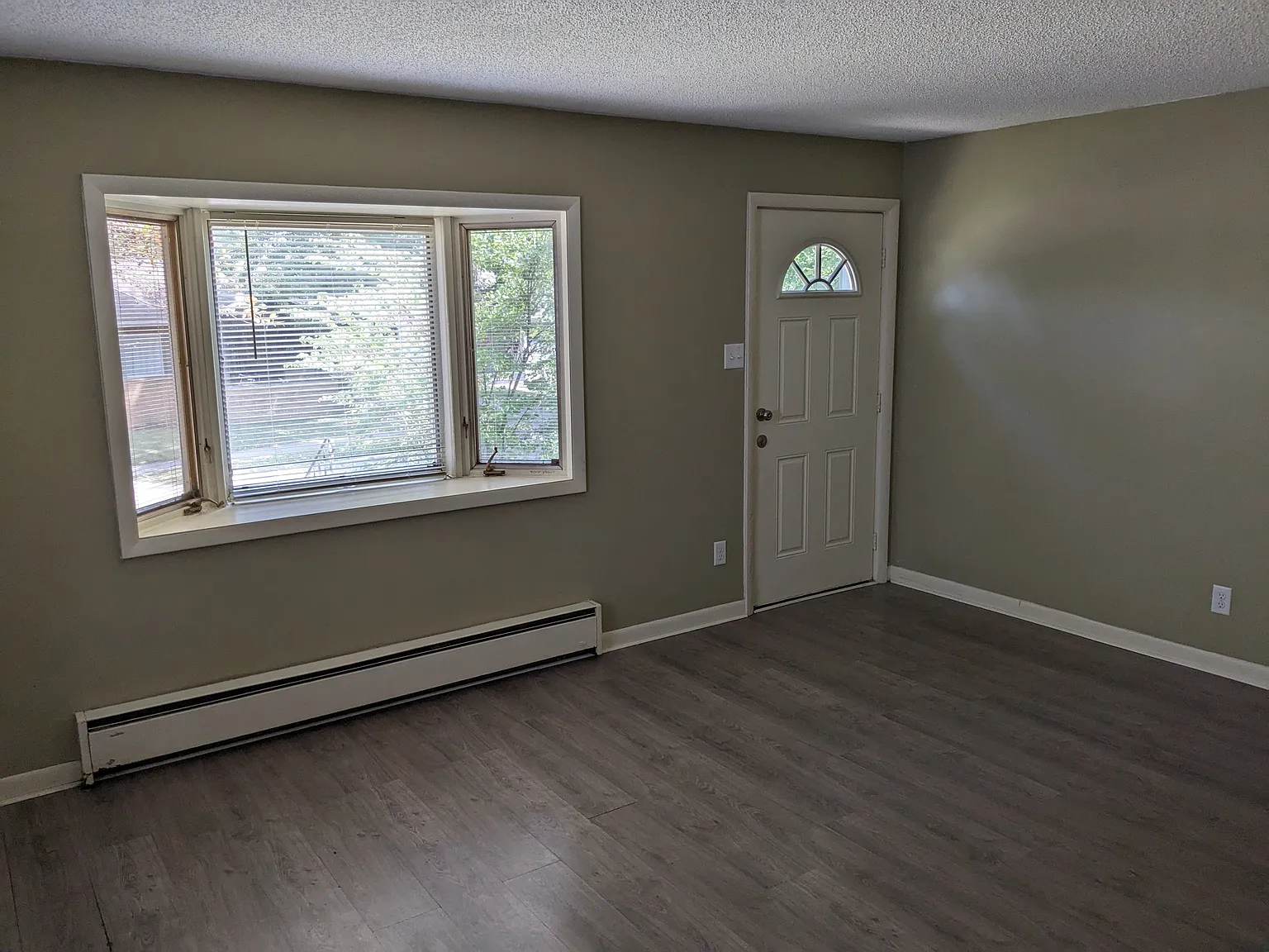 2 bed, 672 sqft, $1,050 — Photo 3