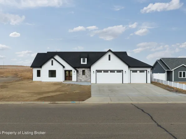 1988 Wahl St, Dickinson, ND 58601