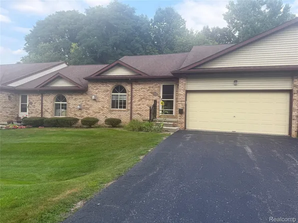 7080 S Bluewater Dr, Clarkston, MI 48348