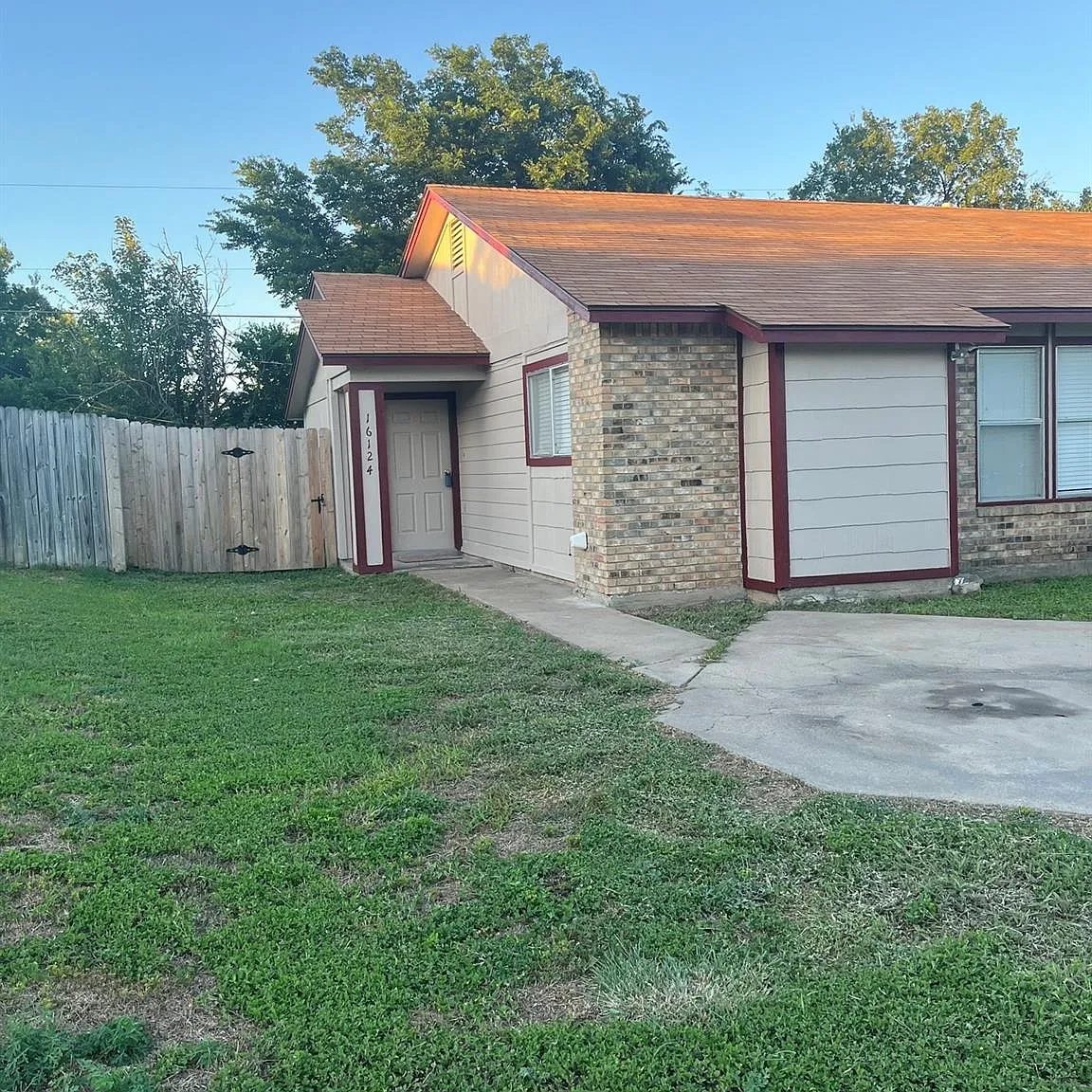 2 bed, 2.0 bath, 949 sqft, $1,575 — Photo 1
