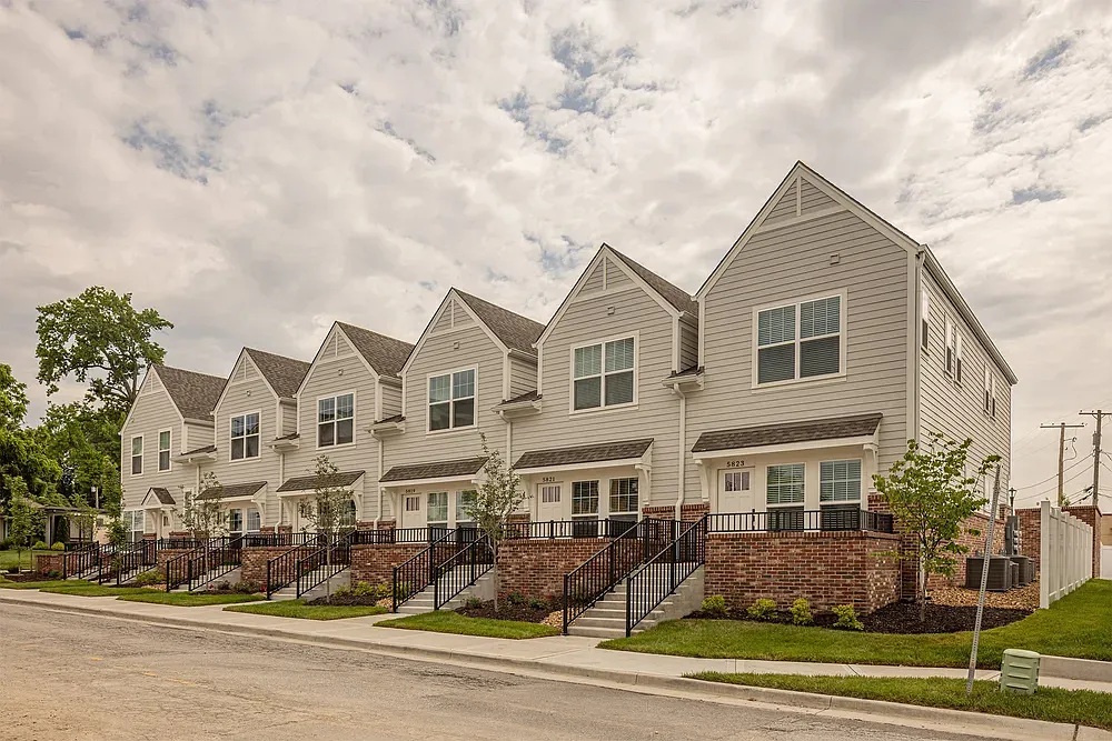 2 bed, 2.5 bath, 1331 sqft, $2,800 — Photo 1