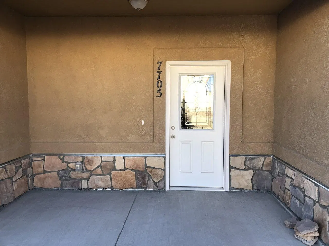 3 bed, 2.5 bath, 2011 sqft, $2,425 — Photo 2