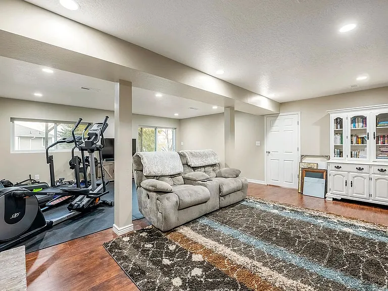 1553 E Huckleberry Cir — Photo 28
