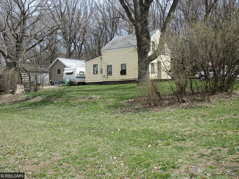 2nd image of 221 3rd St NE