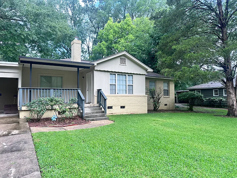 Commodore St — Photo 1