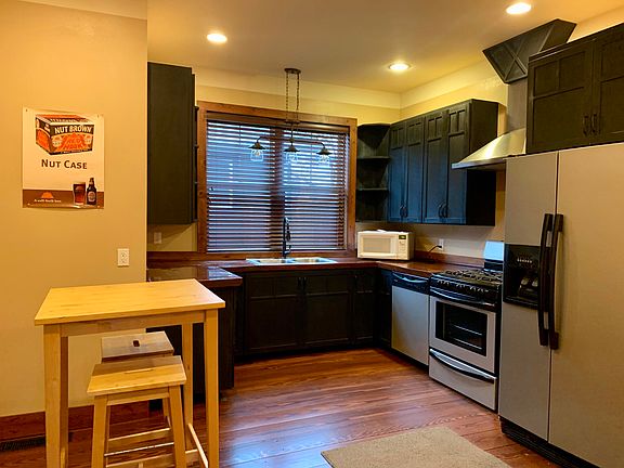 3rd image of 305 6th Ave S