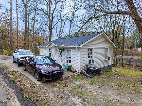 2nd image of 100 Daisy Cir