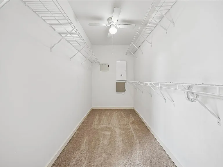 2508 Calumet St #E — Photo 15