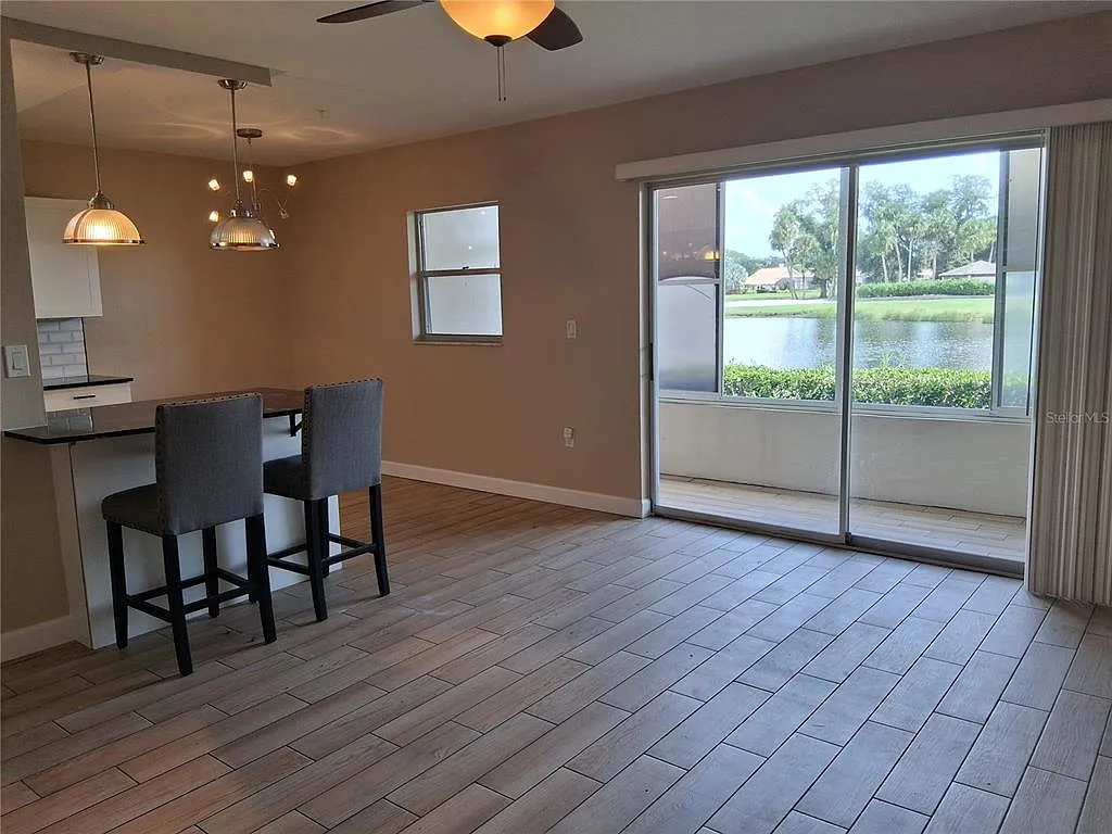 1 bed, 1.5 bath, 717 sqft, $1,600 — Photo 4