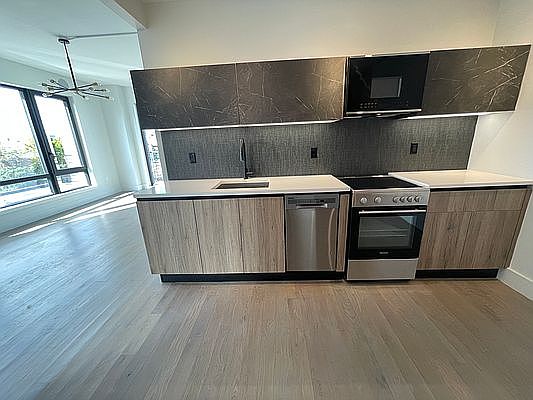 5th image of 885 Rogers Ave #606