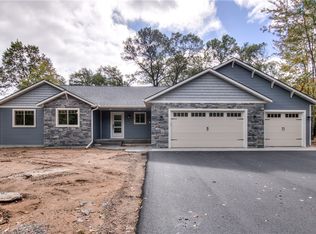 228 Skyline Dr, Eau Claire, WI 54701