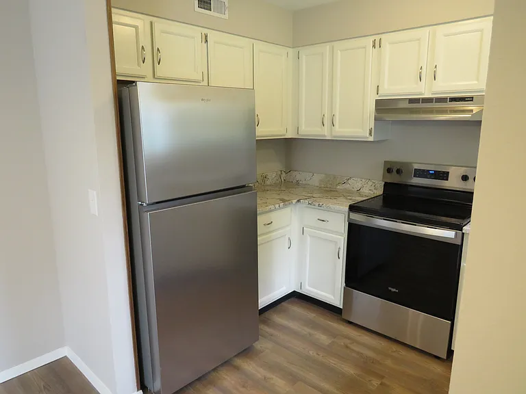 244 Carriage Ct — Photo 9