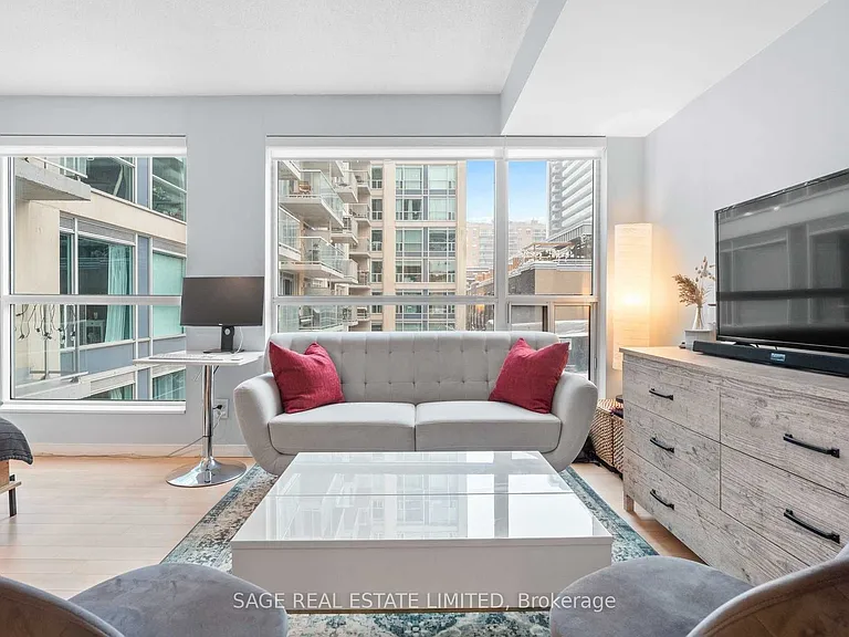 230 King St E #504 — Photo 1